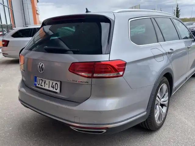 Sininen Farmari, Volkswagen Passat – UZY-140