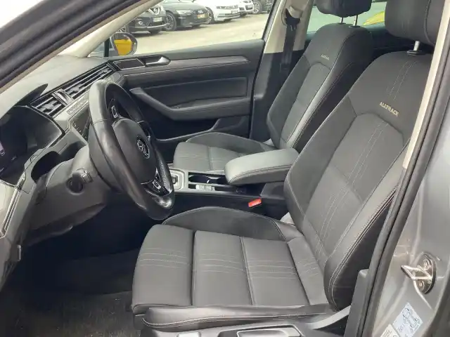 Sininen Farmari, Volkswagen Passat – UZY-140