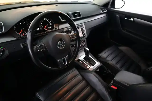 Musta Farmari, Volkswagen Passat – UZY-301