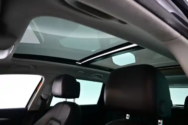Musta Farmari, Volkswagen Passat – UZY-301