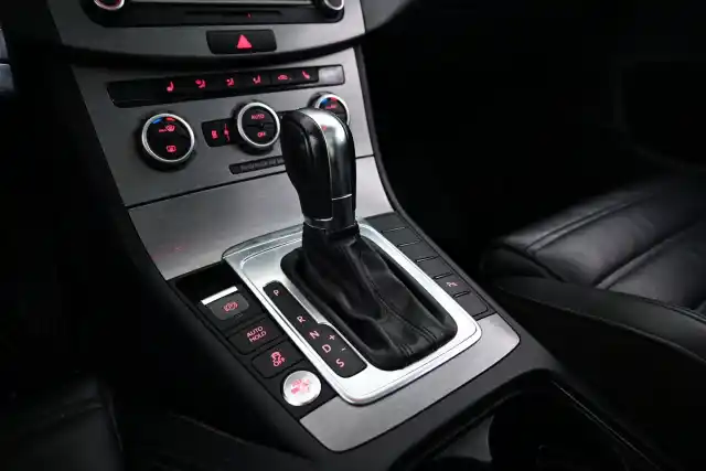 Musta Farmari, Volkswagen Passat – UZY-301