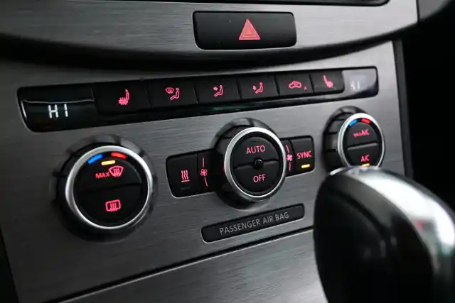 Musta Farmari, Volkswagen Passat – UZY-301