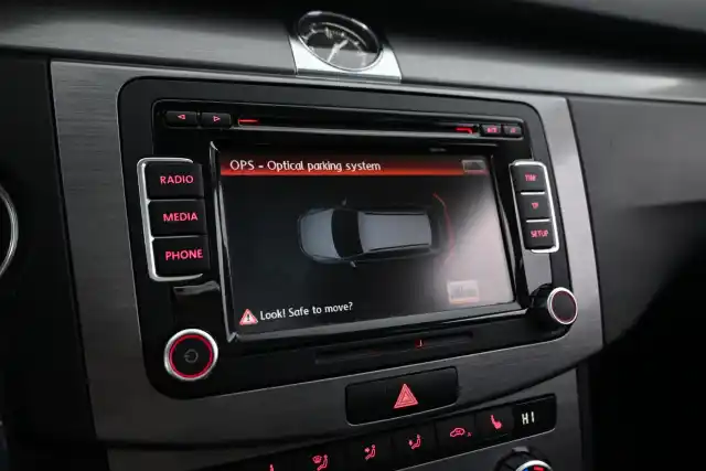 Musta Farmari, Volkswagen Passat – UZY-301