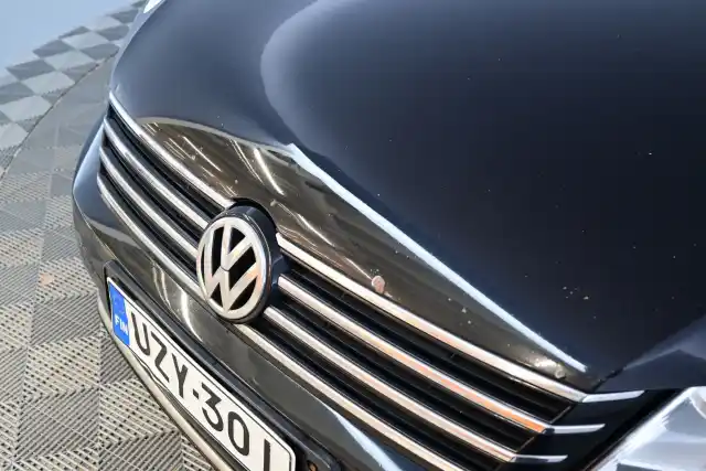 Musta Farmari, Volkswagen Passat – UZY-301
