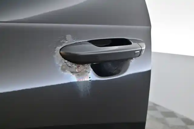 Musta Farmari, Volkswagen Passat – UZY-301