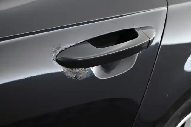 Musta Farmari, Volkswagen Passat – UZY-301