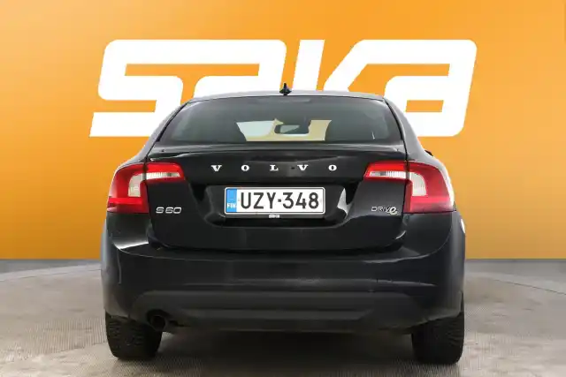 Musta Sedan, Volvo S60 – UZY-348