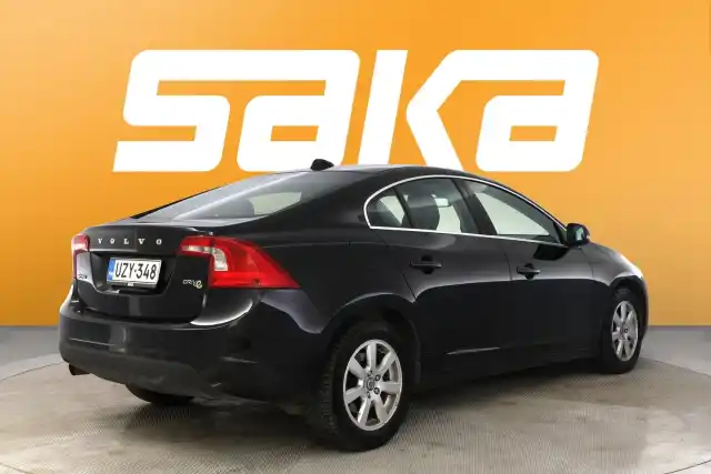 Musta Sedan, Volvo S60 – UZY-348