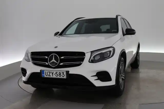 Valkoinen Maastoauto, Mercedes-Benz GLC – UZY-583