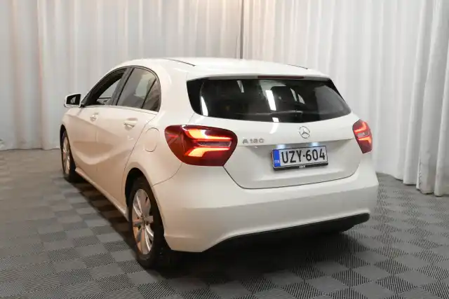 Valkoinen Viistoperä, Mercedes-Benz A – UZY-604