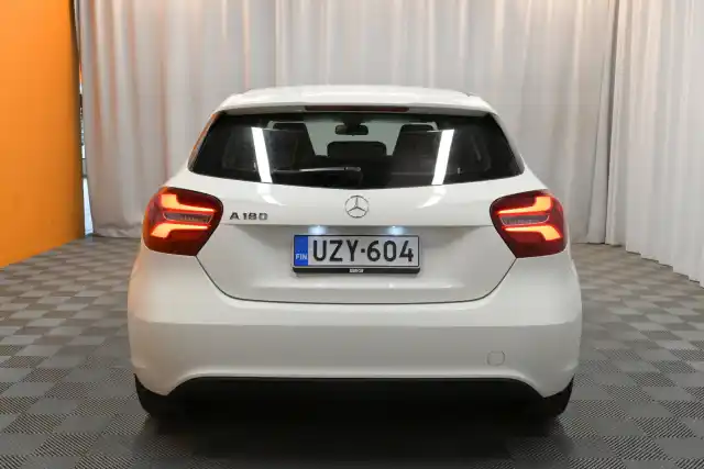 Valkoinen Viistoperä, Mercedes-Benz A – UZY-604