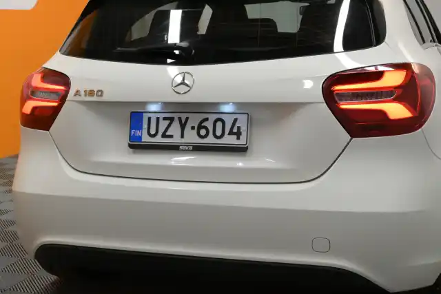 Valkoinen Viistoperä, Mercedes-Benz A – UZY-604