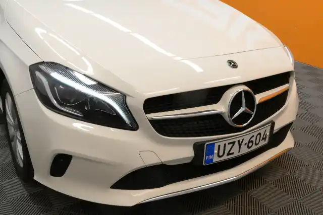 Valkoinen Viistoperä, Mercedes-Benz A – UZY-604