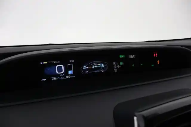 Sininen Viistoperä, Toyota PRIUS PHEV – UZZ-202