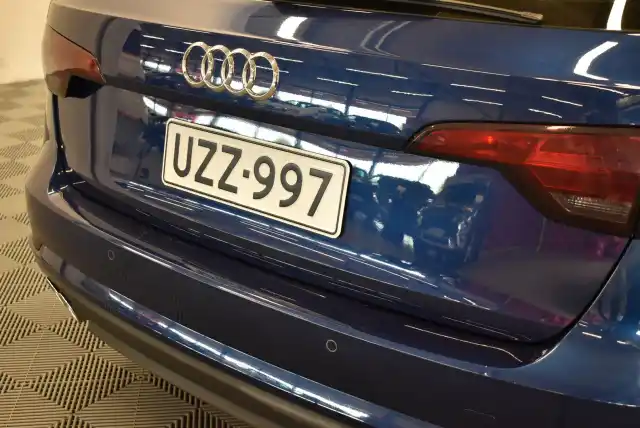 Sininen Farmari, Audi A4 – UZZ-997