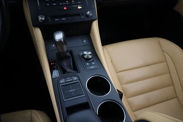 Musta Coupe, Lexus RC – VAR-001298