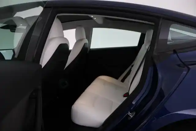 Sininen Viistoperä, Tesla Model 3 – VAR-00141