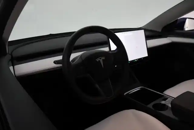 Sininen Viistoperä, Tesla Model 3 – VAR-00141