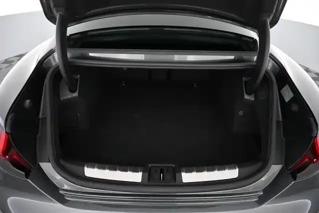 Harmaa Coupe, Audi E-TRON GT RS – VAR-00228