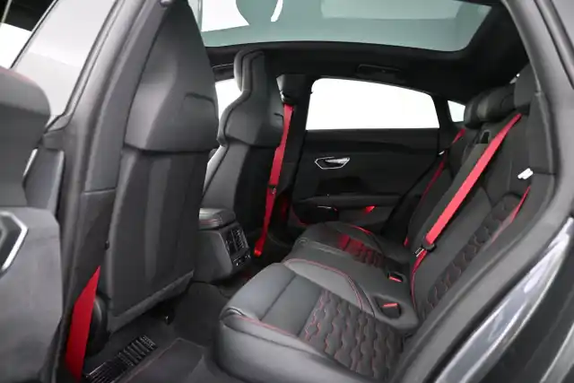Harmaa Coupe, Audi E-TRON GT RS – VAR-00228
