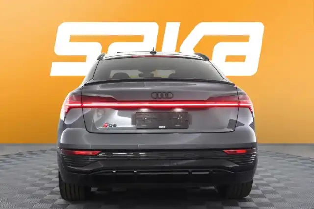 Musta Maastoauto, Audi Q8 e-tron – VAR-002386