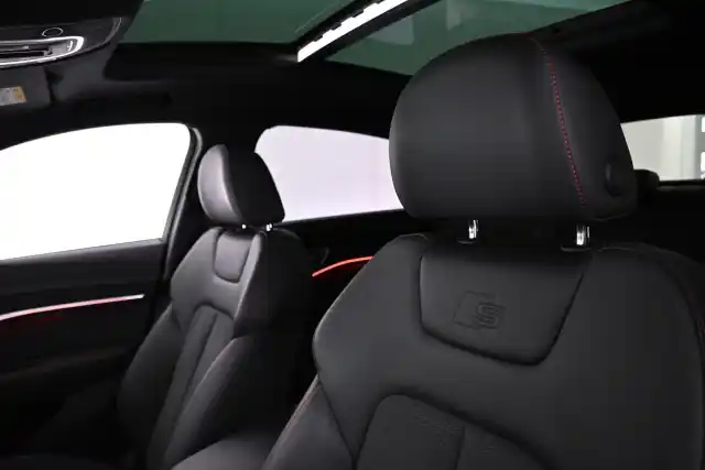 Musta Maastoauto, Audi Q8 e-tron – VAR-002386