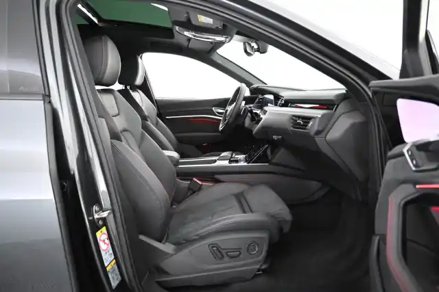 Musta Maastoauto, Audi Q8 e-tron – VAR-002386