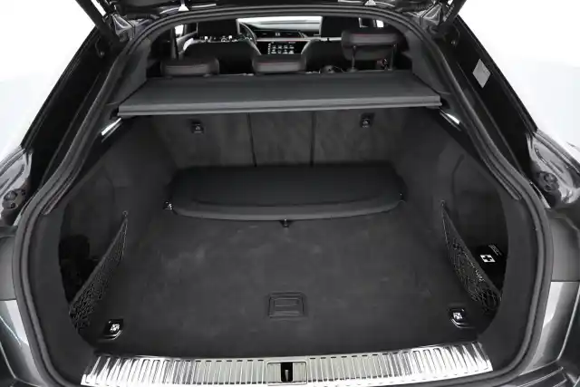 Musta Maastoauto, Audi Q8 e-tron – VAR-002386