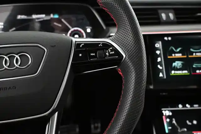 Musta Maastoauto, Audi Q8 e-tron – VAR-002386
