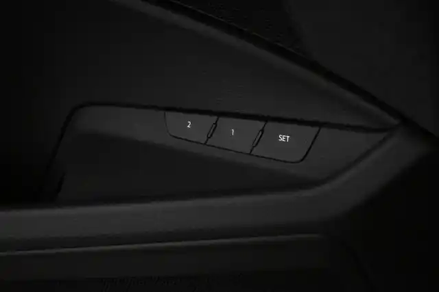 Musta Maastoauto, Audi Q8 e-tron – VAR-002386
