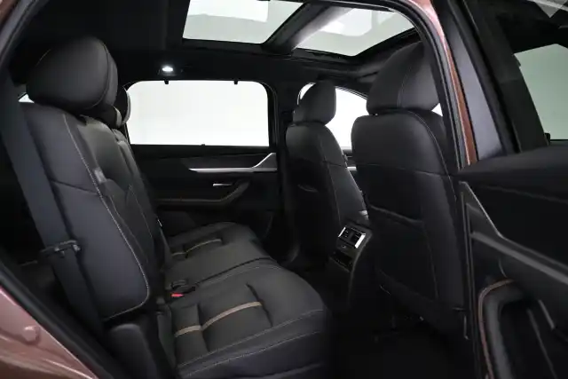 Ruskea Maastoauto, Mazda CX-80 – VAR-00247