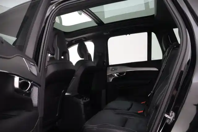 Musta Maastoauto, Volvo XC90 – VAR-00265