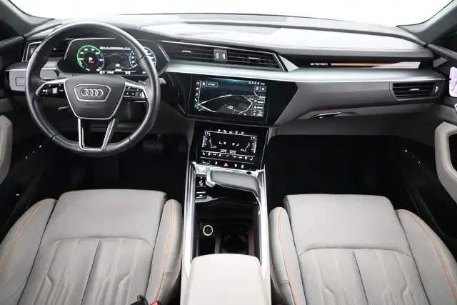 Sininen Maastoauto, Audi e-tron – VAR-00452