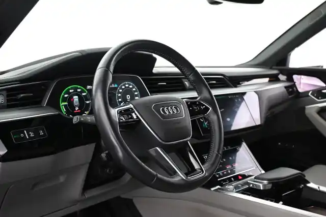 Sininen Maastoauto, Audi e-tron – VAR-00452
