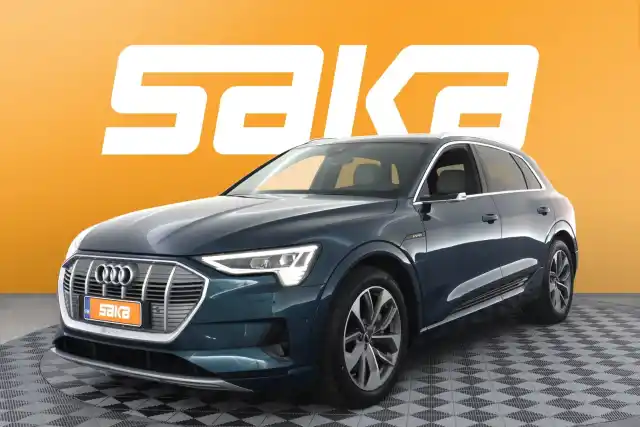 Sininen Maastoauto, Audi e-tron – VAR-00452