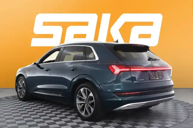 Sininen Maastoauto, Audi e-tron – VAR-00452