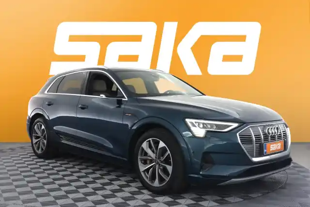 Sininen Maastoauto, Audi e-tron – VAR-00452