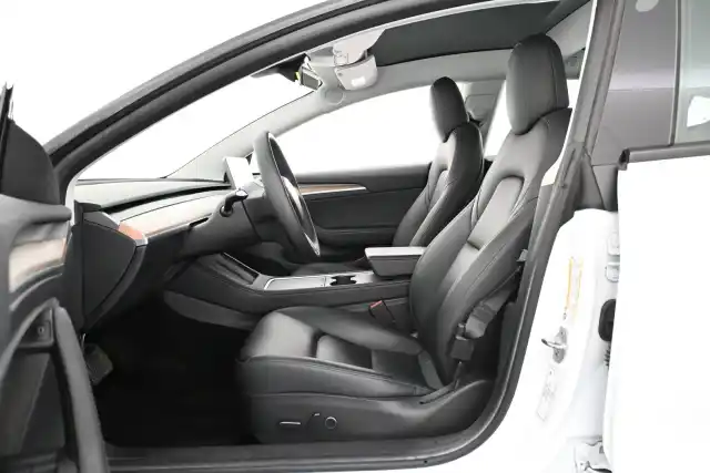 Valkoinen Sedan, Tesla Model 3 – VAR-00472