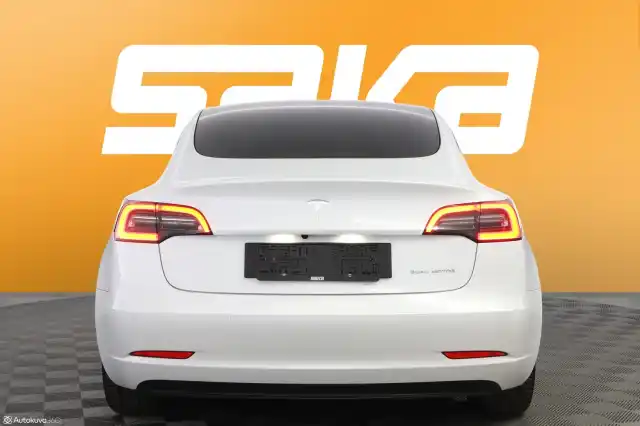 Valkoinen Sedan, Tesla Model 3 – VAR-00472