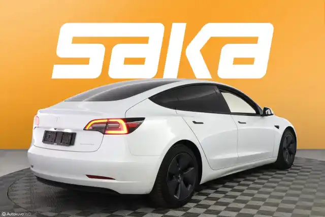 Valkoinen Sedan, Tesla Model 3 – VAR-00472
