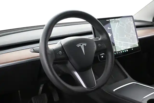 Valkoinen Sedan, Tesla Model 3 – VAR-00472