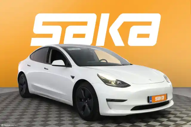 Valkoinen Sedan, Tesla Model 3 – VAR-00472