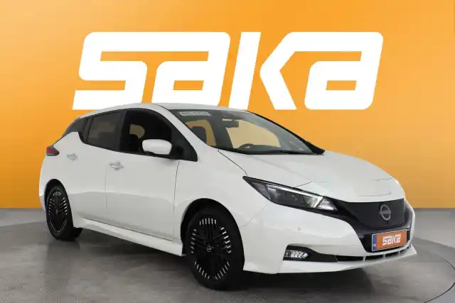 Valkoinen Viistoperä, Nissan Leaf – VAR-00533