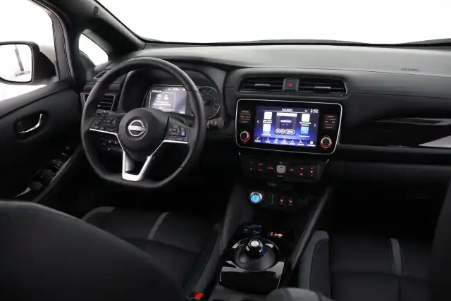 Valkoinen Viistoperä, Nissan Leaf – VAR-00533