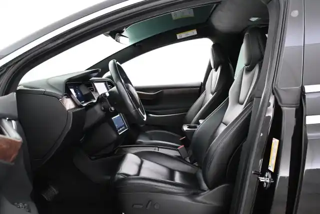 Musta Maastoauto, Tesla Model X – VAR-00736