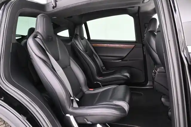 Musta Maastoauto, Tesla Model X – VAR-00736