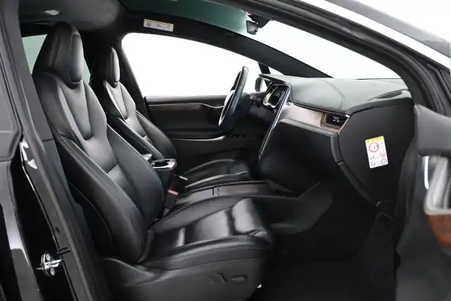 Musta Maastoauto, Tesla Model X – VAR-00736