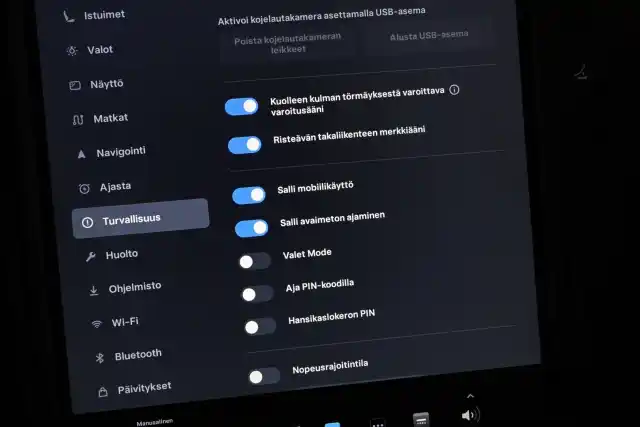 Musta Maastoauto, Tesla Model X – VAR-00736