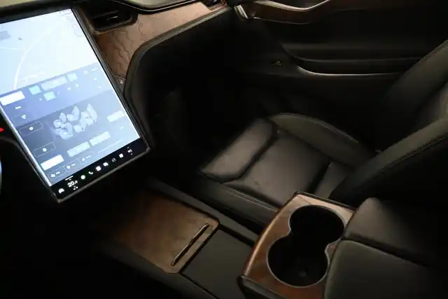 Musta Maastoauto, Tesla Model X – VAR-00736