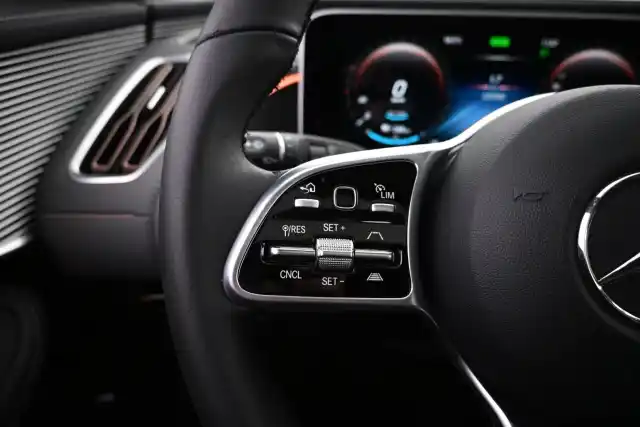 Musta Maastoauto, Mercedes-Benz EQC – VAR-008380